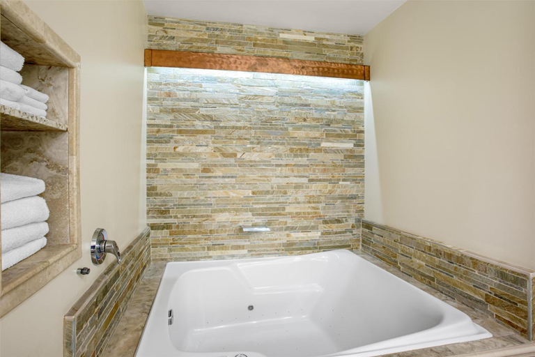 Bathroom 4, Best Western Plus Arroyo Roble Hotel & Creekside Villas, Coconino