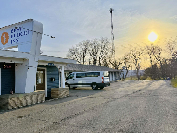 Others 3, Best Budget Inn, Marshall