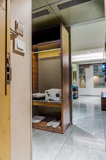 Bathroom, Hotel Miramar, Daman