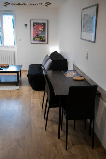 Shared lounge/TV area 2, Appartement dans le bourg de Notre Dame du Guildo - Saint-Cast, Côtes-d'Armor