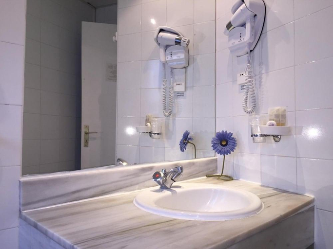 Bathroom 3, Hôtel Crimée, Paris