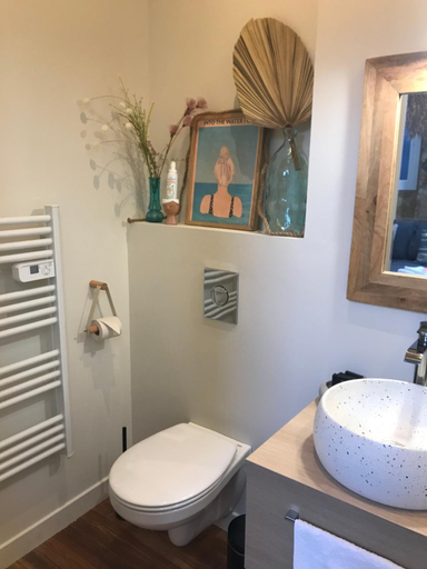 Bathroom 3, Chambre dans ancienne ecole, Landes