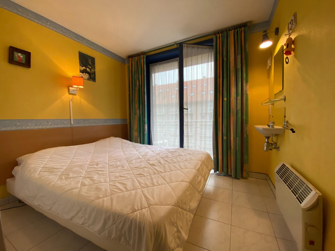 Bedroom, Apartment in Nieuwpoort near Beach, West-Vlaanderen