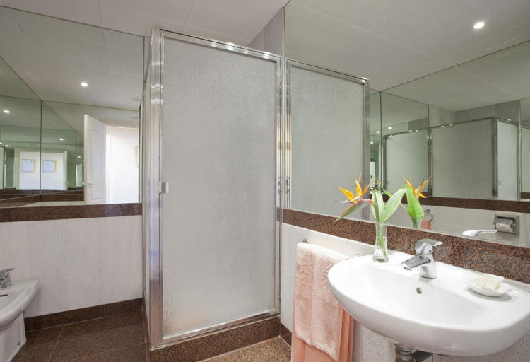 Bathroom 5, Playasol Aquapark & Spa Hotel, Almería