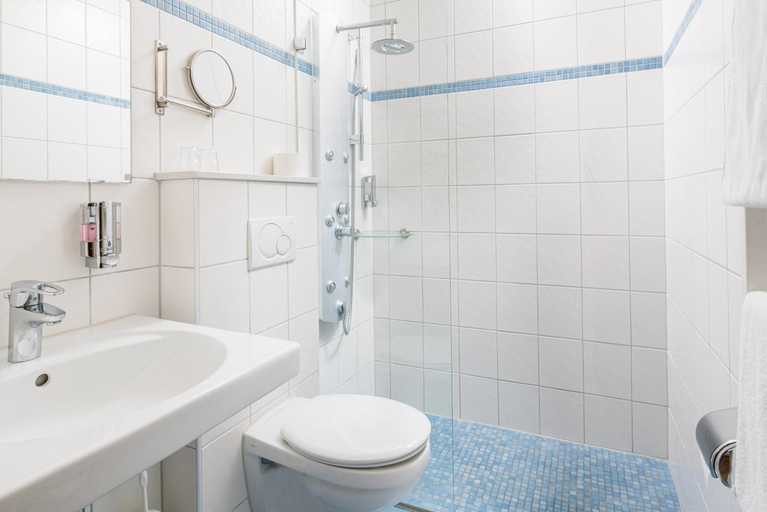 Bathroom 3, Schäfers Hotel, Vechta