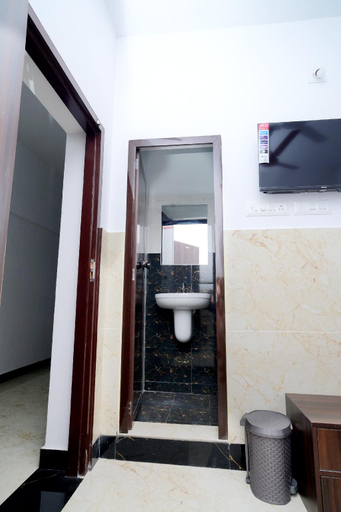 Bathroom 2, Royal Lodge, Kanniyakumari
