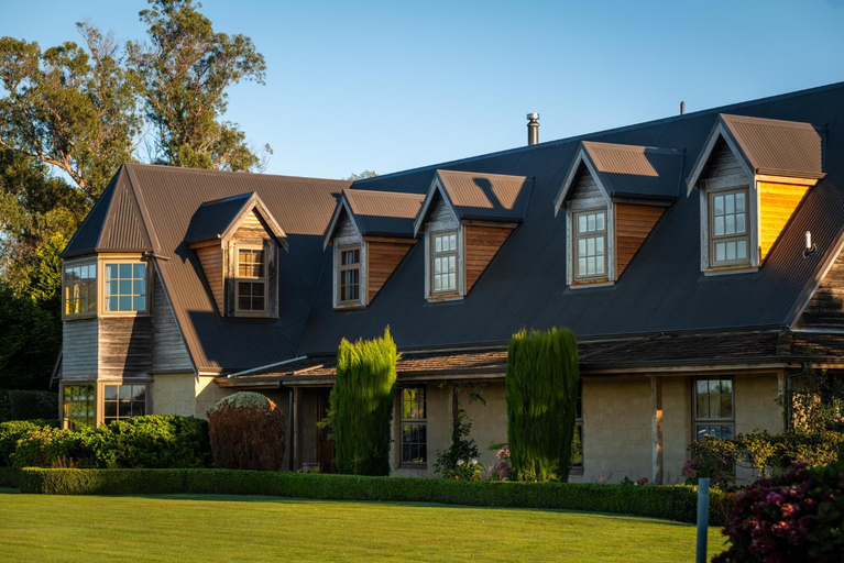 Exterior & Views