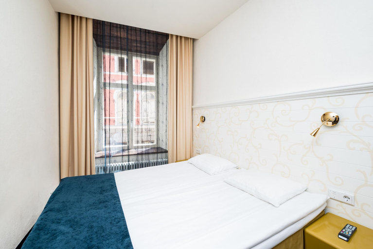 Bedroom 2, Meriton Old Town Garden Hotel, Tallinn