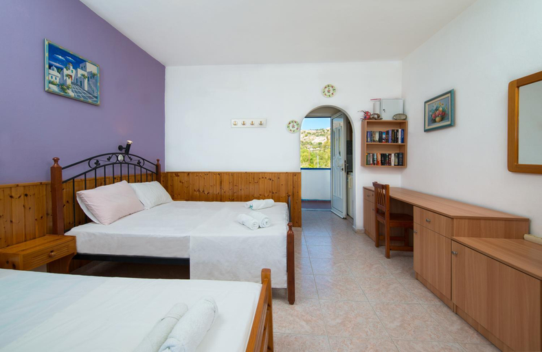 Shared lounge/TV area, Poseidon Apartment, South Aegean