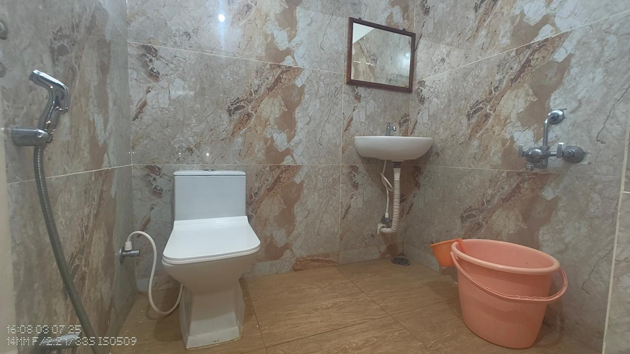 Bathroom 2, Sai Durga Banquet Hall and AC Rooms, Chittoor