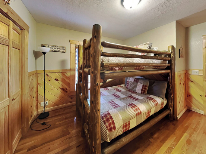 Bedroom 2, Mountain Dreams by Jackson Mountain Rentals, Sevier