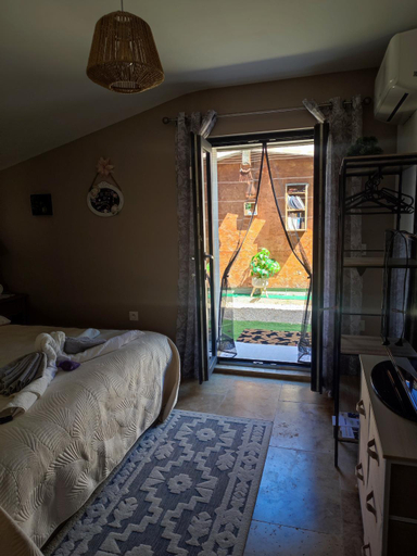 Bedroom, Chez Brigitte Chambre d hotes avec cour privative,piscine,, Vaucluse