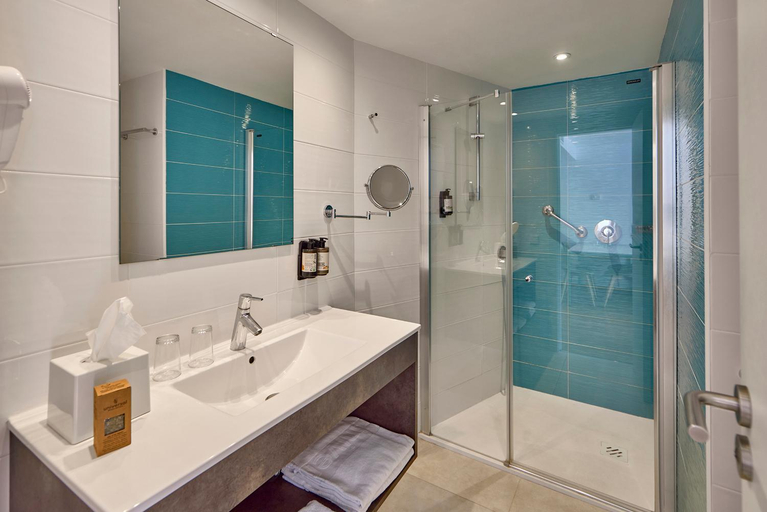 Bathroom 3, Aparthotel Elisa, Baleares