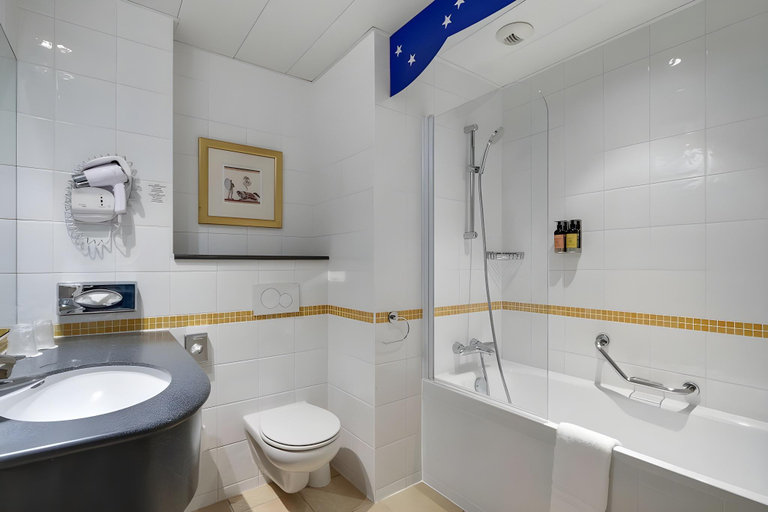 Bathroom 5, Le Grand Magic Hotel, Seine-et-Marne