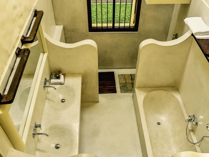 Bathroom 3, Pedlars Manor, Habaraduwa