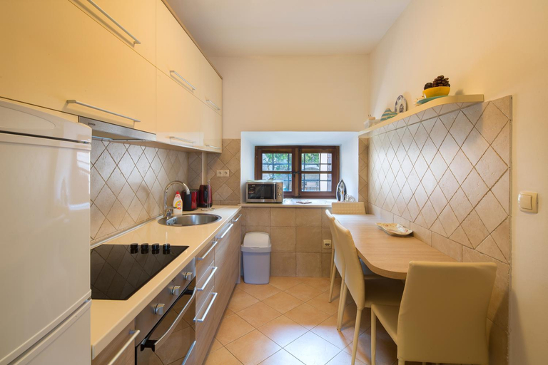 Others 4, Villa Gina