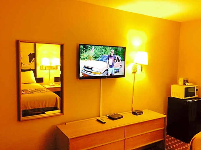 Bedroom 3, Super 8 by Wyndham Longview/I-20, Gregg