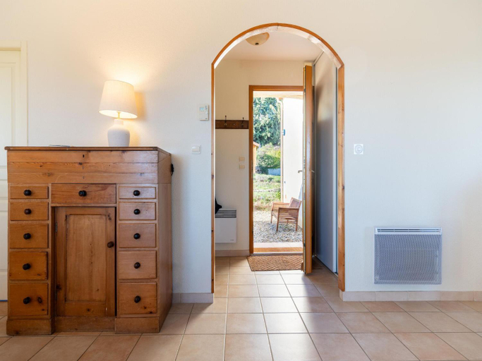 Others 3, Tranquil holiday home with private pool, Hérault