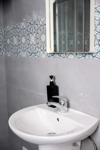 Bathroom 3, F9 Room 3, Private Room two single beds with shared bathroom in shared Flat