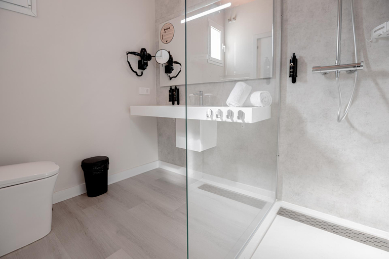 Bathroom 3, ON City Apartments, Huelva
