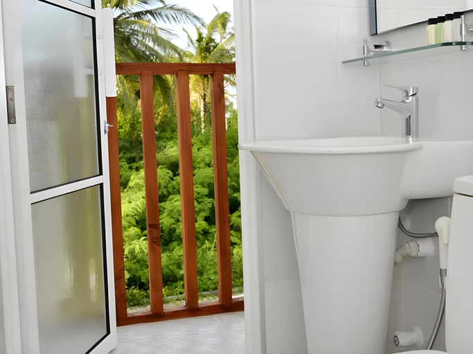 Bathroom 3, Express Inn, Malé