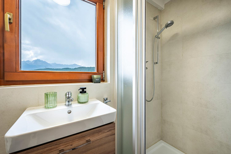 Bathroom 2, Chaty Snowflakes v Snowpark Lucivna, Poprad