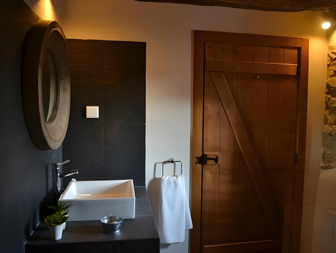Bathroom 3, Casa Dos Castelejos, Castro Verde