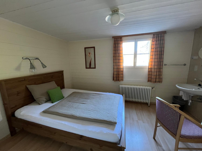Bedroom 2, Hotel Steinbock, Interlaken