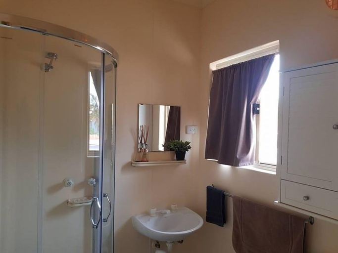 Bathroom 4, Ningaloo Lodge Exmouth, Exmouth