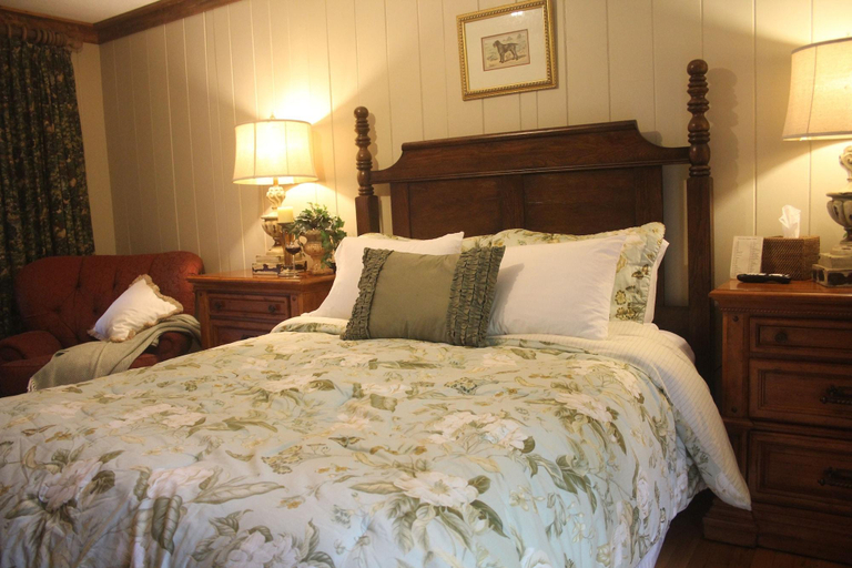 Bedroom 2, Village Inn - Blowing Rock, Watauga