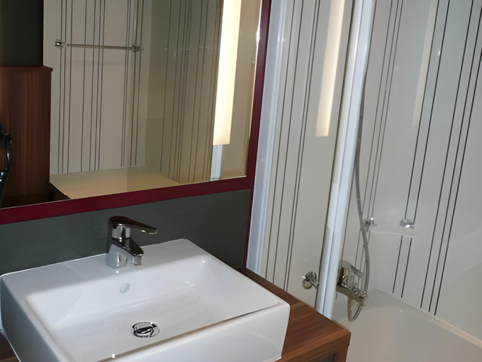 Bathroom 4, Hotel Suite-Home Aix en Provence Sud - Bouc Bel Air, Bouches-du-Rhône