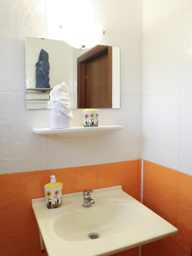 Bathroom 4, sebi si paula, Predeal