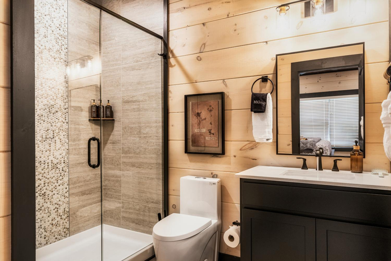 Bathroom 4, Pigeon Forge Large Cabins, Sevier