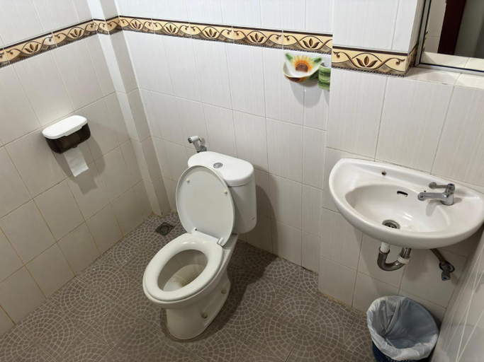 Bathroom 1, Nyoman House Ubud, Gianyar