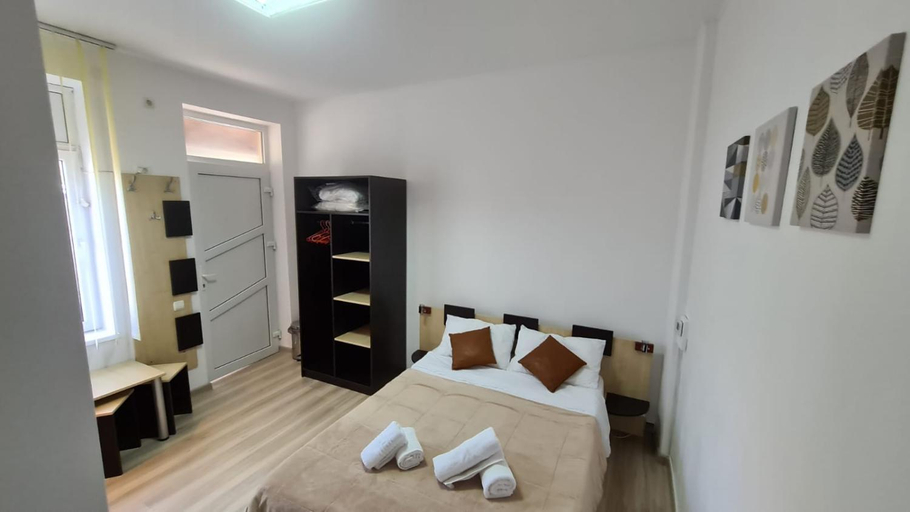 Others 2, Casa Cristal, Tuzla