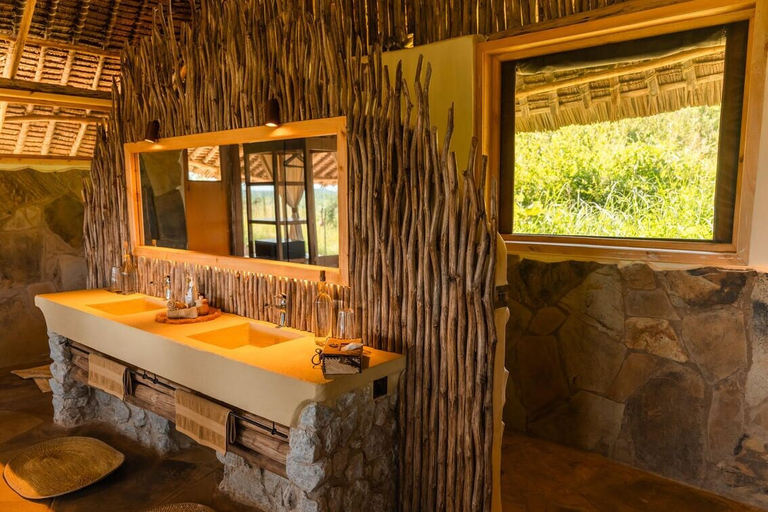 Bathroom 3, Soroi Cheetah Tented Camp, Mwatate