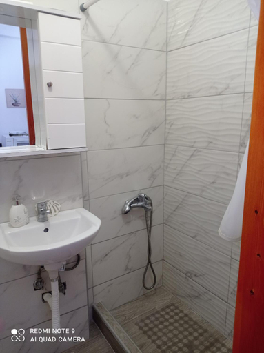 Bathroom 3, Kandilari Apartments, Thessaly
