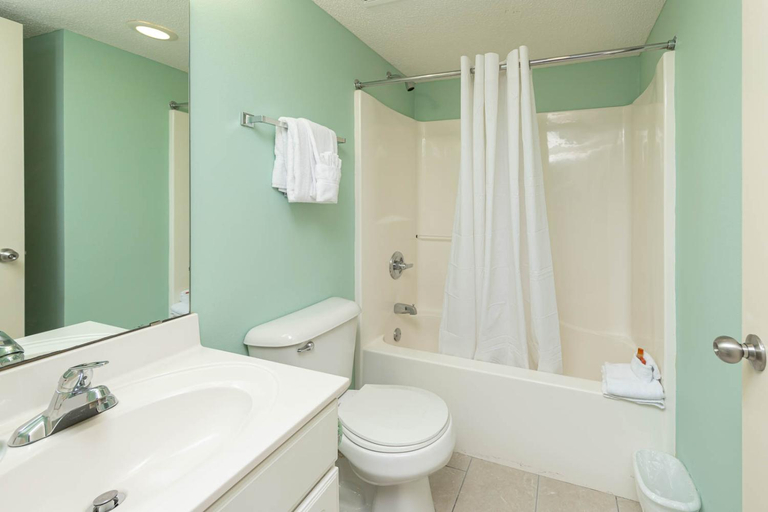 Bathroom, Phoenix All Suites Hotel, Baldwin