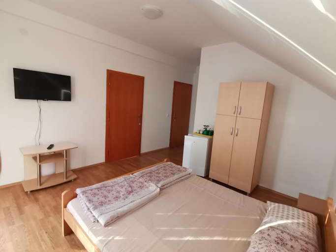 Others 3, Guesthouse Zimovski