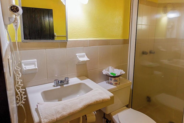 Bathroom 4, Hotel Casa Sun and Moon, José Azueta
