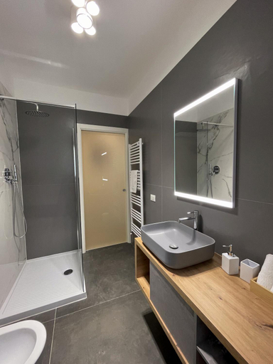 Bathroom 2, 7Suites, Florence