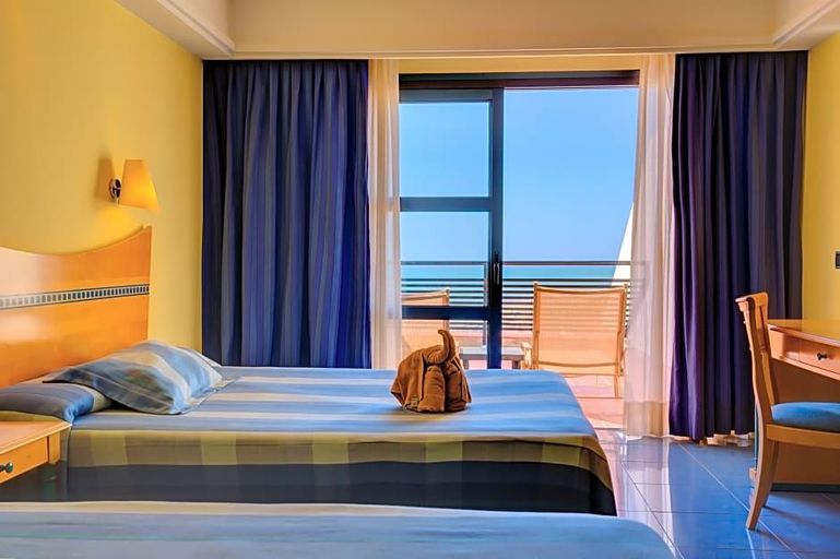 Bedroom 3, SBH Crystal Beach Hotel & Suites, Las Palmas