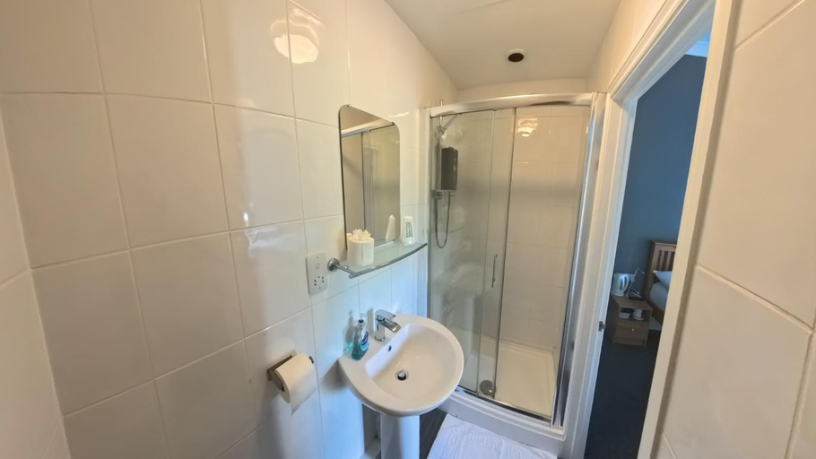Bathroom 4, Riverside Inn, Lincolnshire