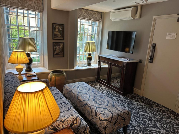 Bedroom 2, Roof Garden Rooms, London