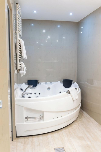 Bathroom 4, Christina Plus Hotel, Municipiul Bucuresti