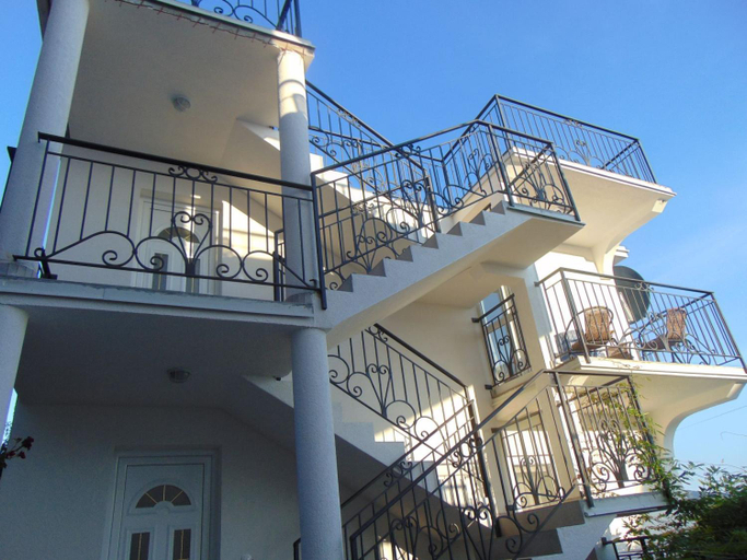 4, Vila Vito