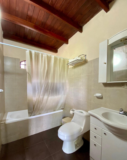 Bathroom 3, Quinta Sierra de Fuego, Penipe