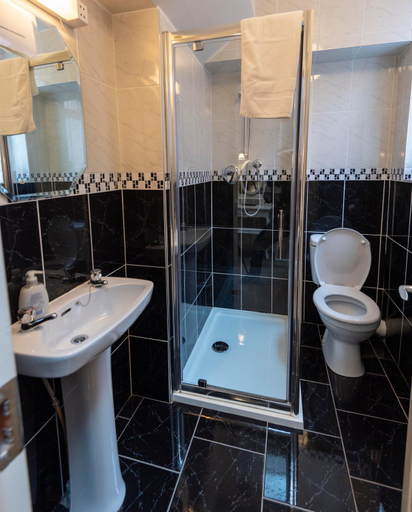 Bathroom 3, Murphys Farmhouse B&B