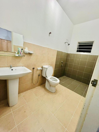 Bathroom 3, Astana a step to Sandakan City, Sandakan