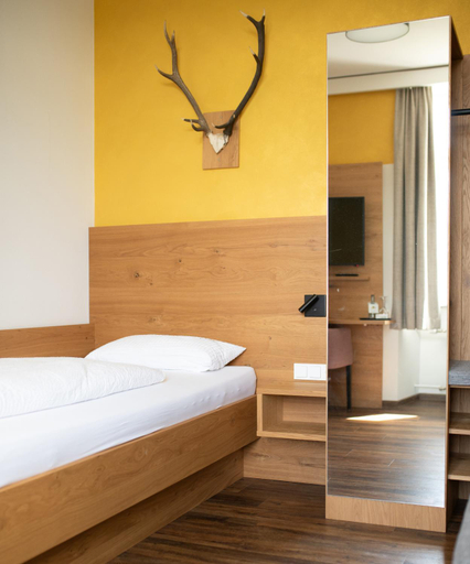 Bedroom 2, Landgasthof Hirschen, Waldshut